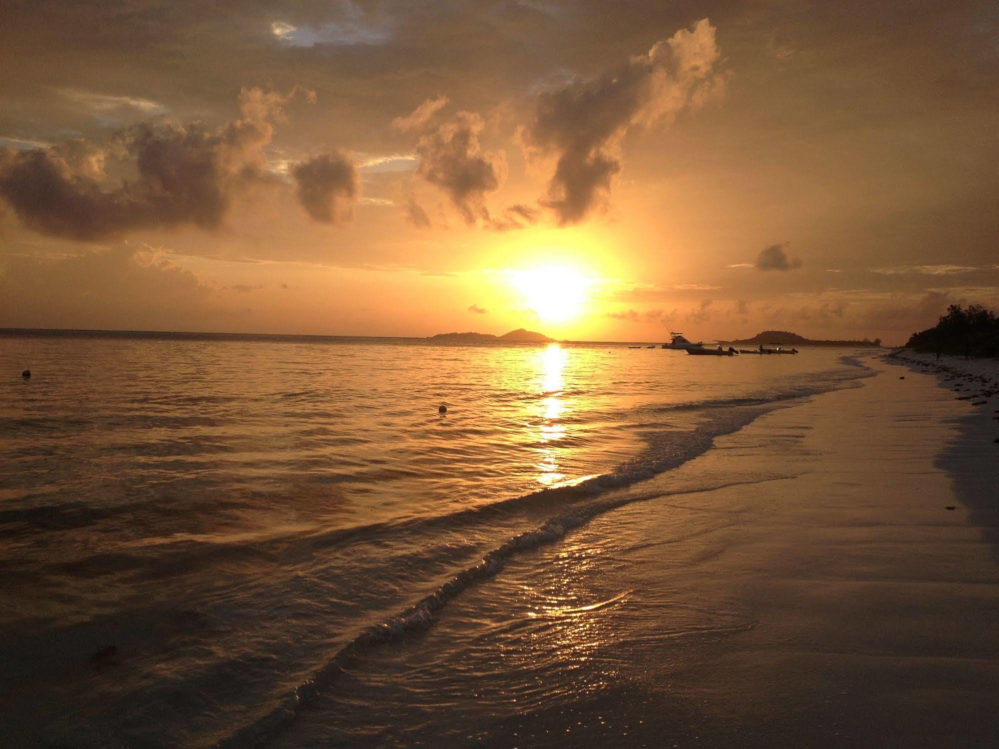 Ocean Jewels Resort Grand Anse  Exterior foto